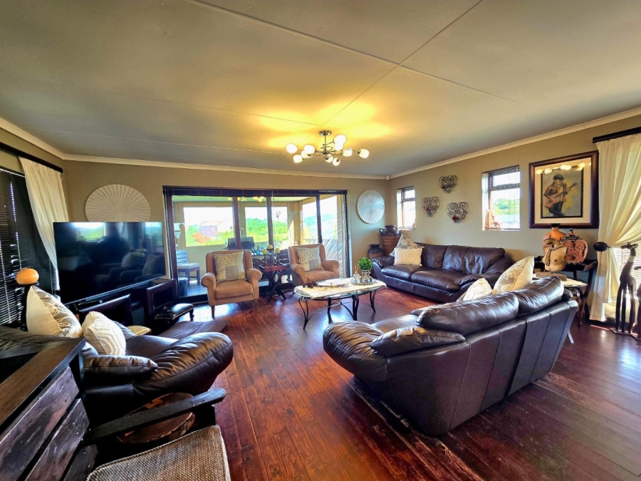 4 Bedroom Property for Sale in Paradise Beach Eastern Cape